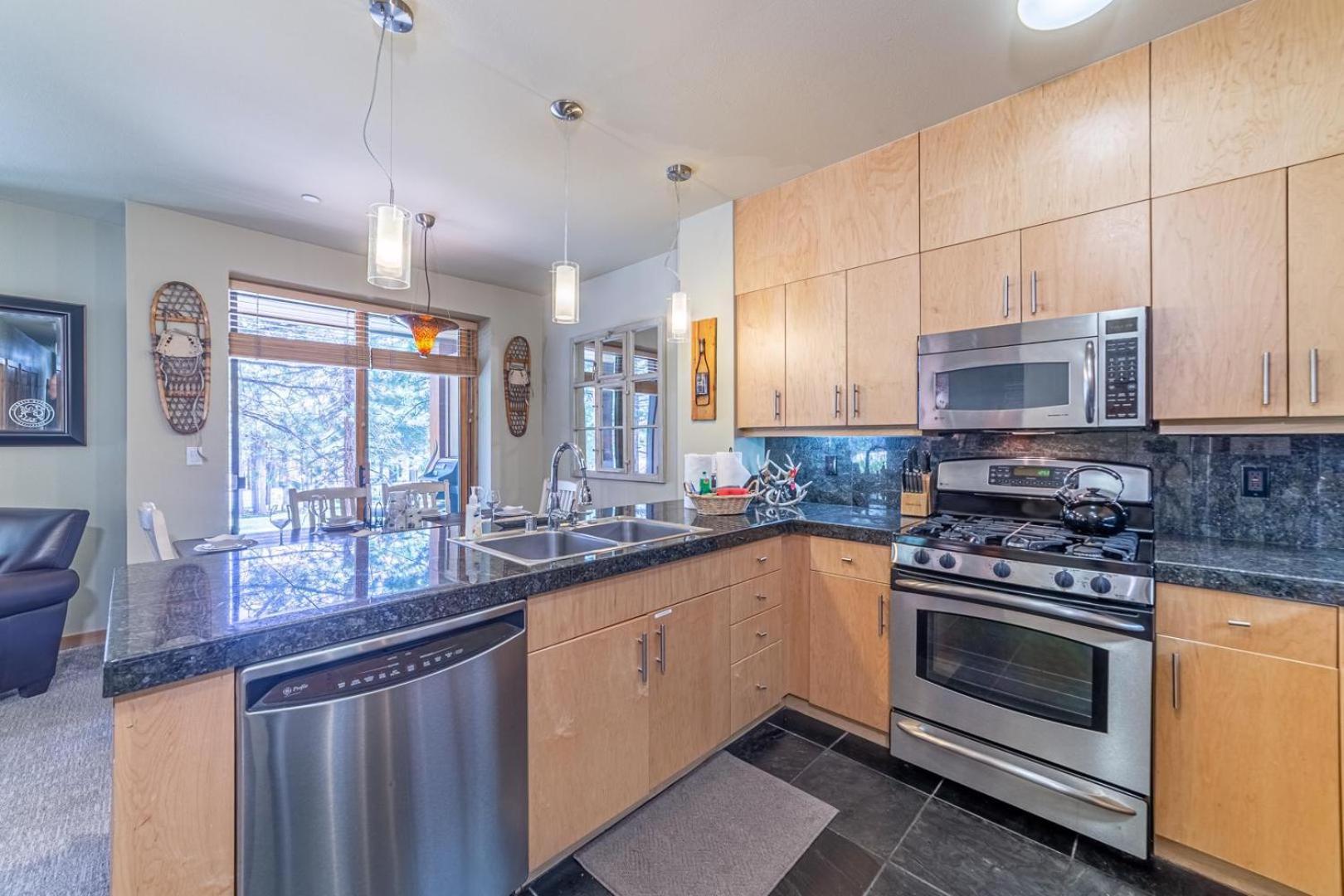 #320 - Golf Course Townhome With Mountain Views & *